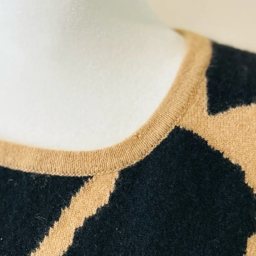 Peck & Peck 2-Ply Animal Print Crew Neck Cashmere Sweater - Picture 4 of 9
